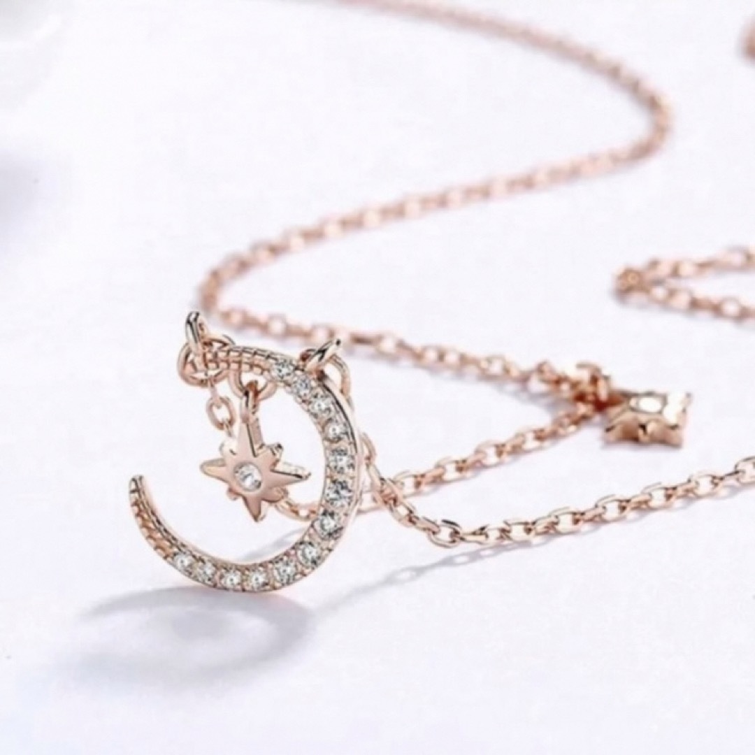 SWAROVSKI(スワロフスキー)のスワロフスキー ジルコニア 採用 CZ 星 月モチーフペンダント ネックレス レディースのアクセサリー(ネックレス)の商品写真