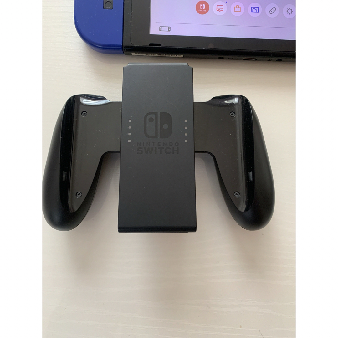 Nintendo Switch(ニンテンドースイッチ)のNintendo Switch Joy-Con L-R ジョイコングリップ他付 エンタメ/ホビーのゲームソフト/ゲーム機本体(家庭用ゲーム機本体)の商品写真