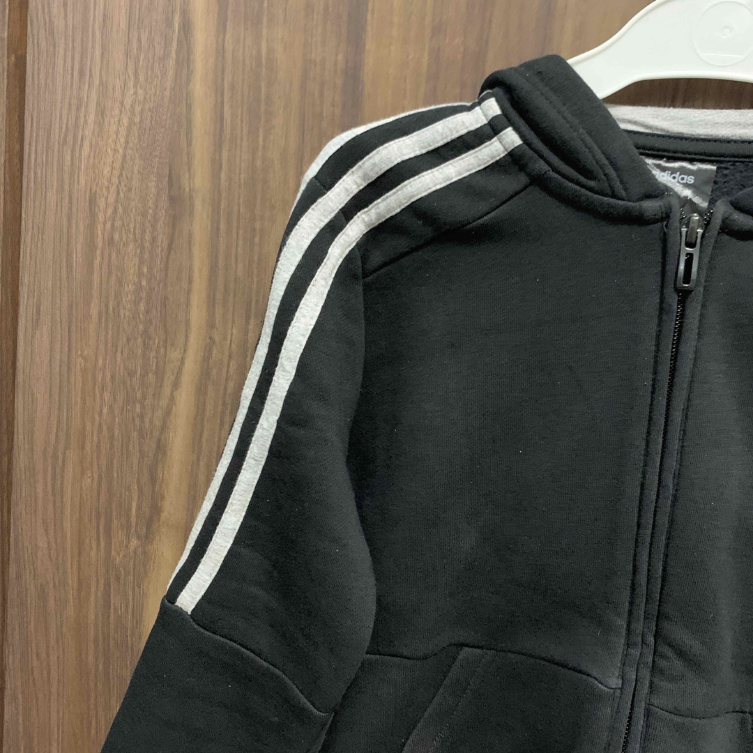 adidas(アディダス)の★美品　アディダス　adidas   パーカー(スウェット)   サイズ130 キッズ/ベビー/マタニティのキッズ服男の子用(90cm~)(ジャケット/上着)の商品写真