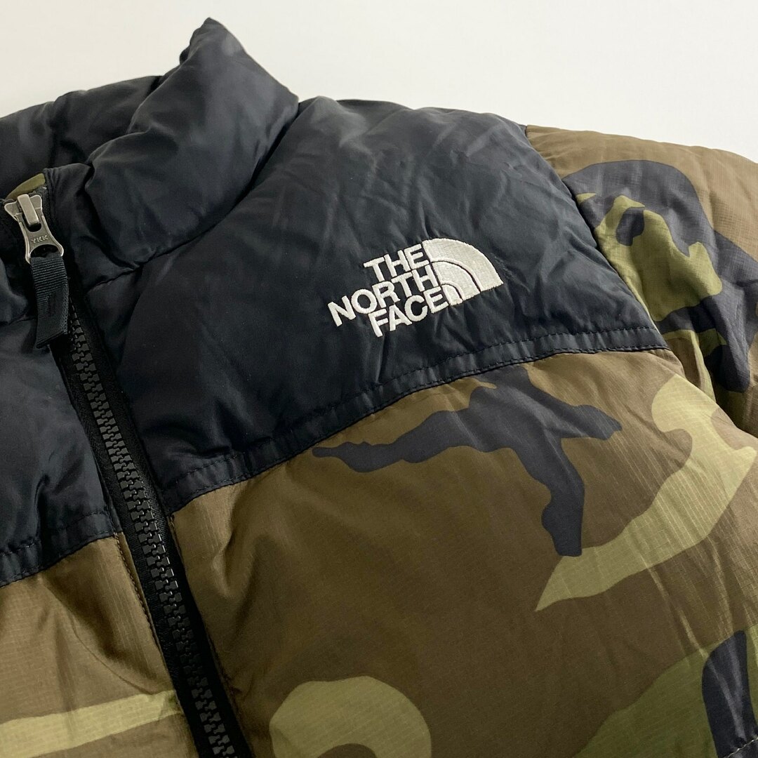 THE NORTH FACE(ザノースフェイス)の24a17 THE NORTH FACE ノースフェイス ダウンジャケット ダウン80％ ナイロンジャケット NDJ91864 キッズ 140 マルチカラー カモフラ 迷彩 トップス アウター キッズ/ベビー/マタニティのキッズ服男の子用(90cm~)(ジャケット/上着)の商品写真