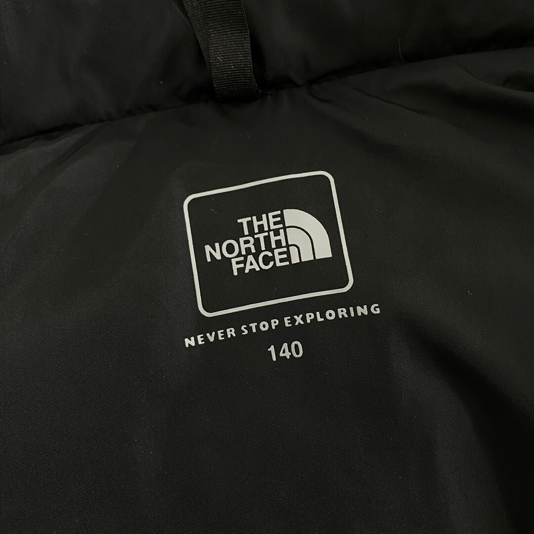 THE NORTH FACE(ザノースフェイス)の24a17 THE NORTH FACE ノースフェイス ダウンジャケット ダウン80％ ナイロンジャケット NDJ91864 キッズ 140 マルチカラー カモフラ 迷彩 トップス アウター キッズ/ベビー/マタニティのキッズ服男の子用(90cm~)(ジャケット/上着)の商品写真