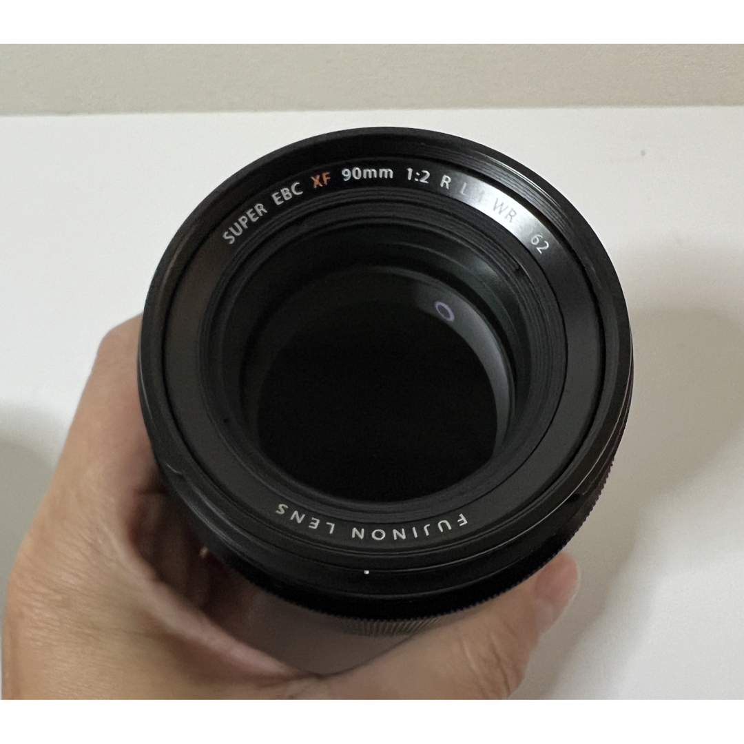 富士フイルム(フジフイルム)の富士フィルム XF90mm F2 R LM WR 中古品 スマホ/家電/カメラのカメラ(レンズ(単焦点))の商品写真