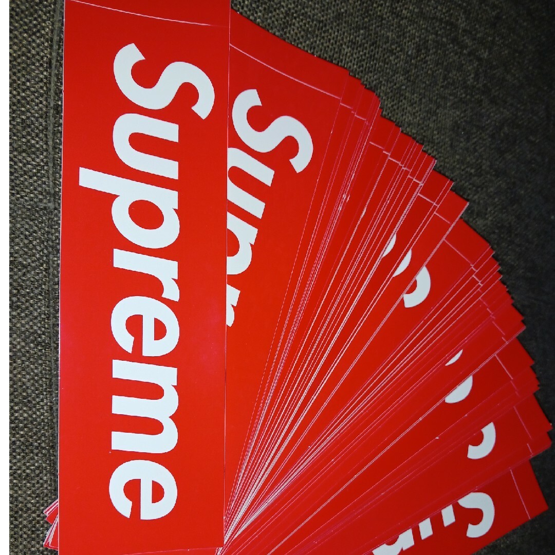 Supreme(シュプリーム)のsupreme box logo ステッカー50枚　セット メンズのメンズ その他(その他)の商品写真