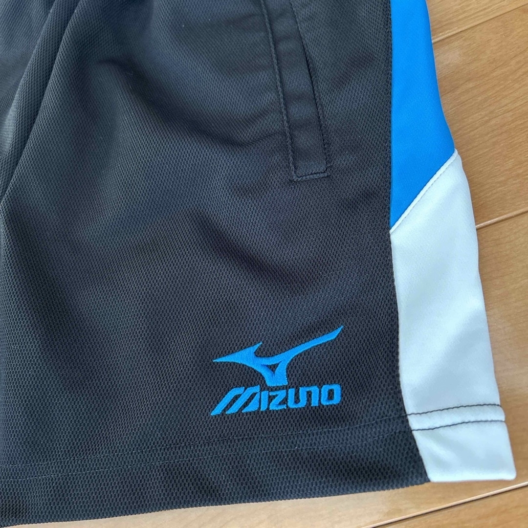 MIZUNO(ミズノ)の【くうさぁマミー様専用】MIZUNO バレーボールパンツ　短パン（黒×水色） スポーツ/アウトドアのスポーツ/アウトドア その他(バレーボール)の商品写真