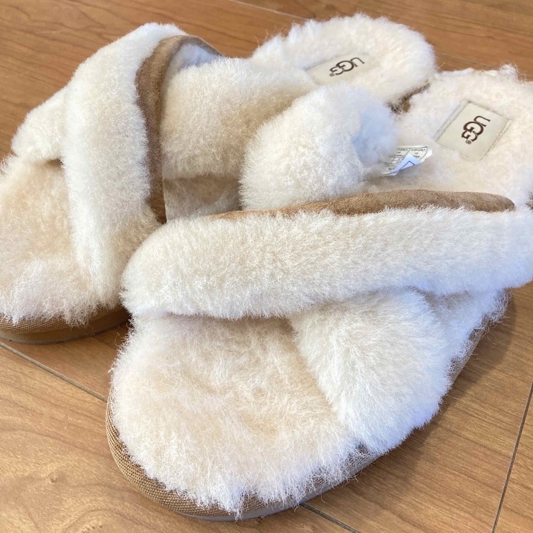 UGG(アグ)の【UGG】アグ　シープスキン　ルームシューズ、スリッパ インテリア/住まい/日用品のインテリア小物(スリッパ/ルームシューズ)の商品写真