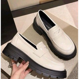 靴/シューズTOGA PULLA ss20 チュール素材コンチョ付きローファー