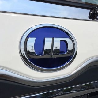 特価❗️高品質！UD  トラック エンブレムステッカー メッキ マグネットタイプ(車外アクセサリ)