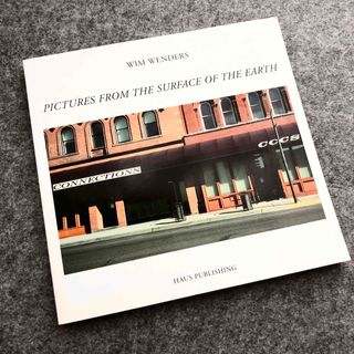 Pictures from the Surface of the Earth(洋書)