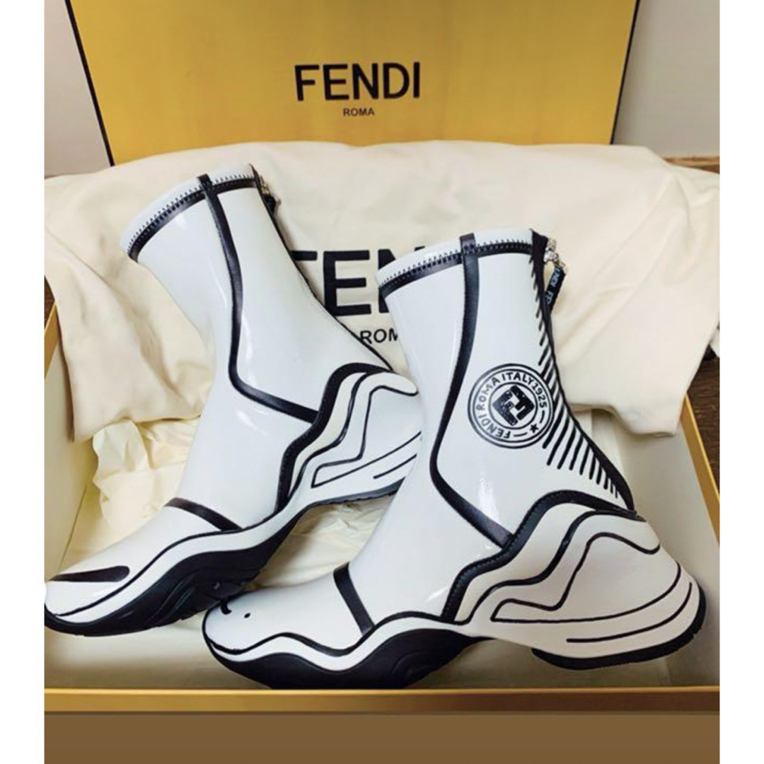 FENDI(フェンディ)のFENDI ジョシュア　スニーカー　ブーツ レディースの靴/シューズ(ブーツ)の商品写真