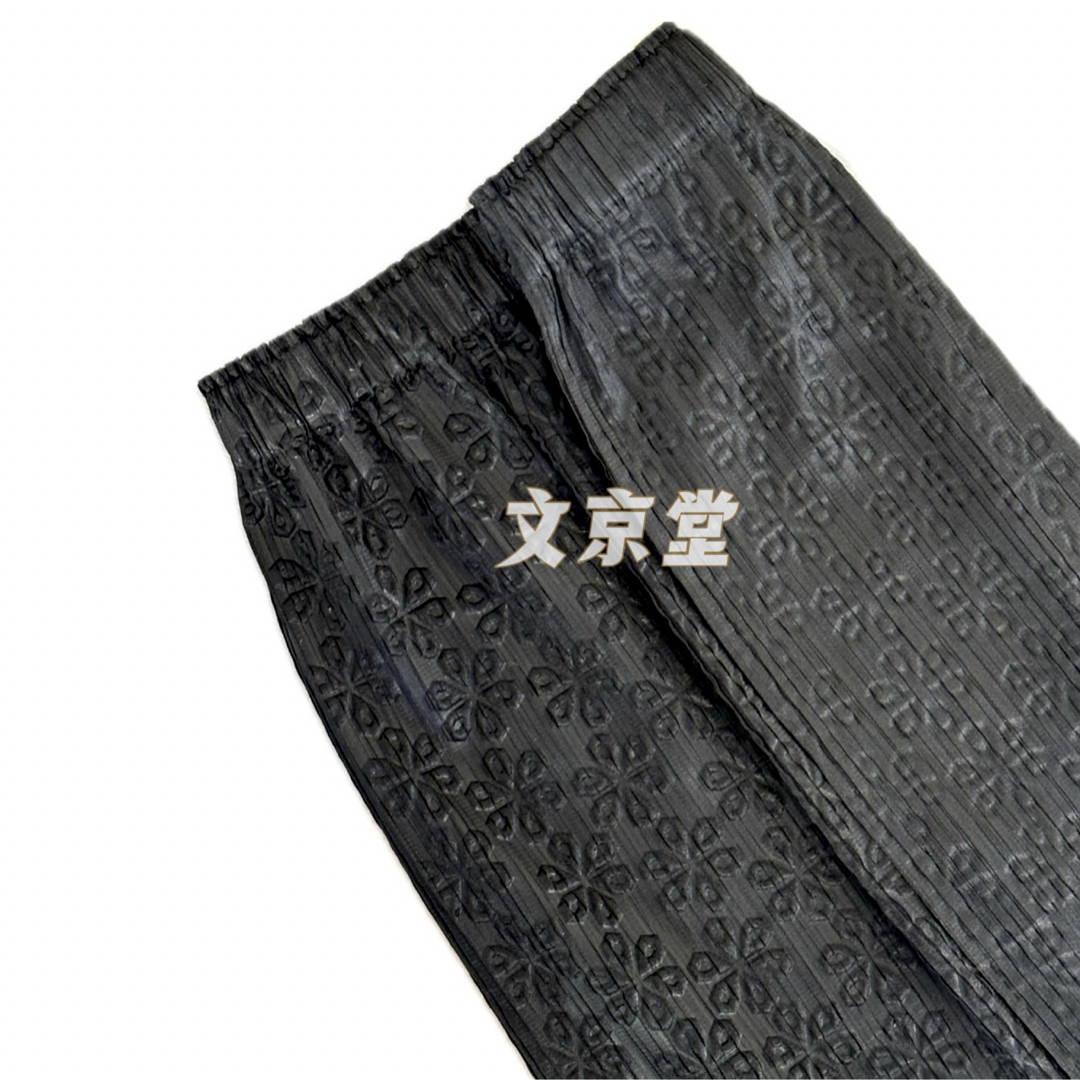 PLEATS PLEASE ISSEY MIYAKE(プリーツプリーズイッセイミヤケ)のPLEATS PLEASE ISSEY MIYAKE SNOWDROP スカート レディースのスカート(ロングスカート)の商品写真