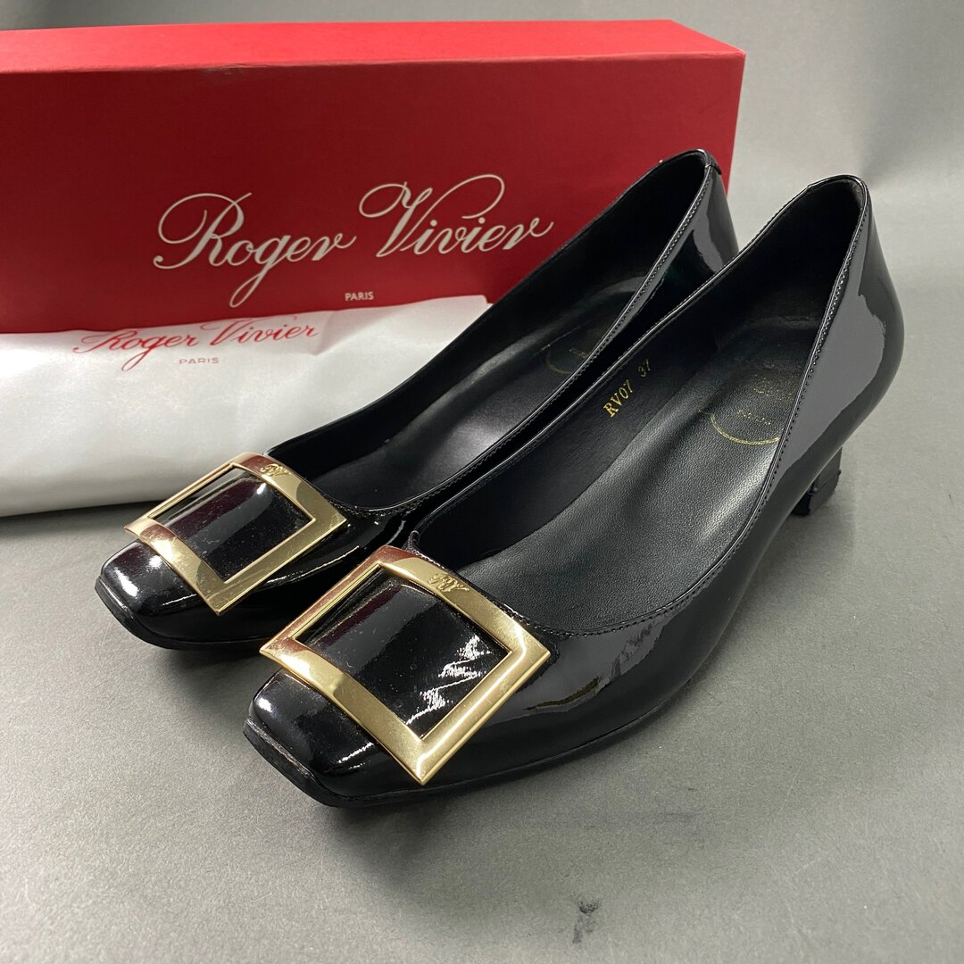 ROGER VIVIER(ロジェヴィヴィエ)の1a18 Roger Vivier ロジェ ヴィヴィエ ヒールパンプス 37 ブラック スクエアトゥ エナメル バックル レディースの靴/シューズ(ハイヒール/パンプス)の商品写真