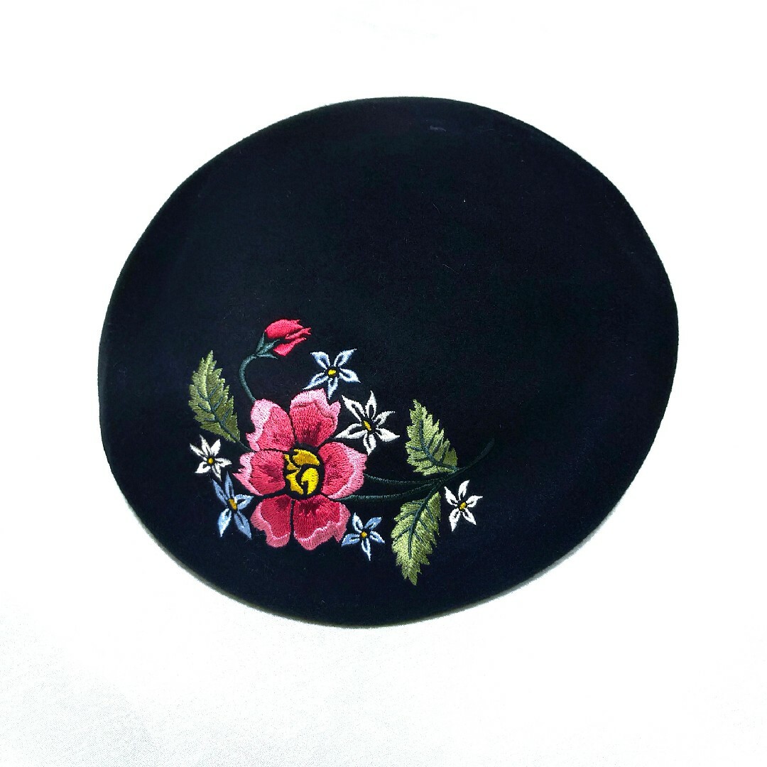 花刺繍ベレー帽 レディースの帽子(ハンチング/ベレー帽)の商品写真