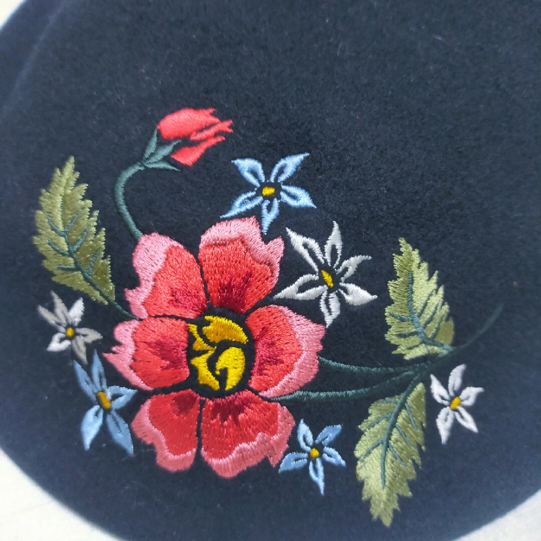 花刺繍ベレー帽 レディースの帽子(ハンチング/ベレー帽)の商品写真