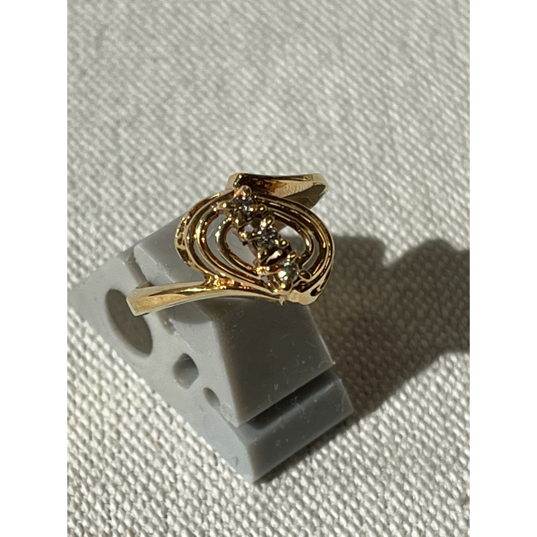 ３つのダイヤモンドと18金のリング　10.5号　新品　宝石店ストック レディースのアクセサリー(リング(指輪))の商品写真