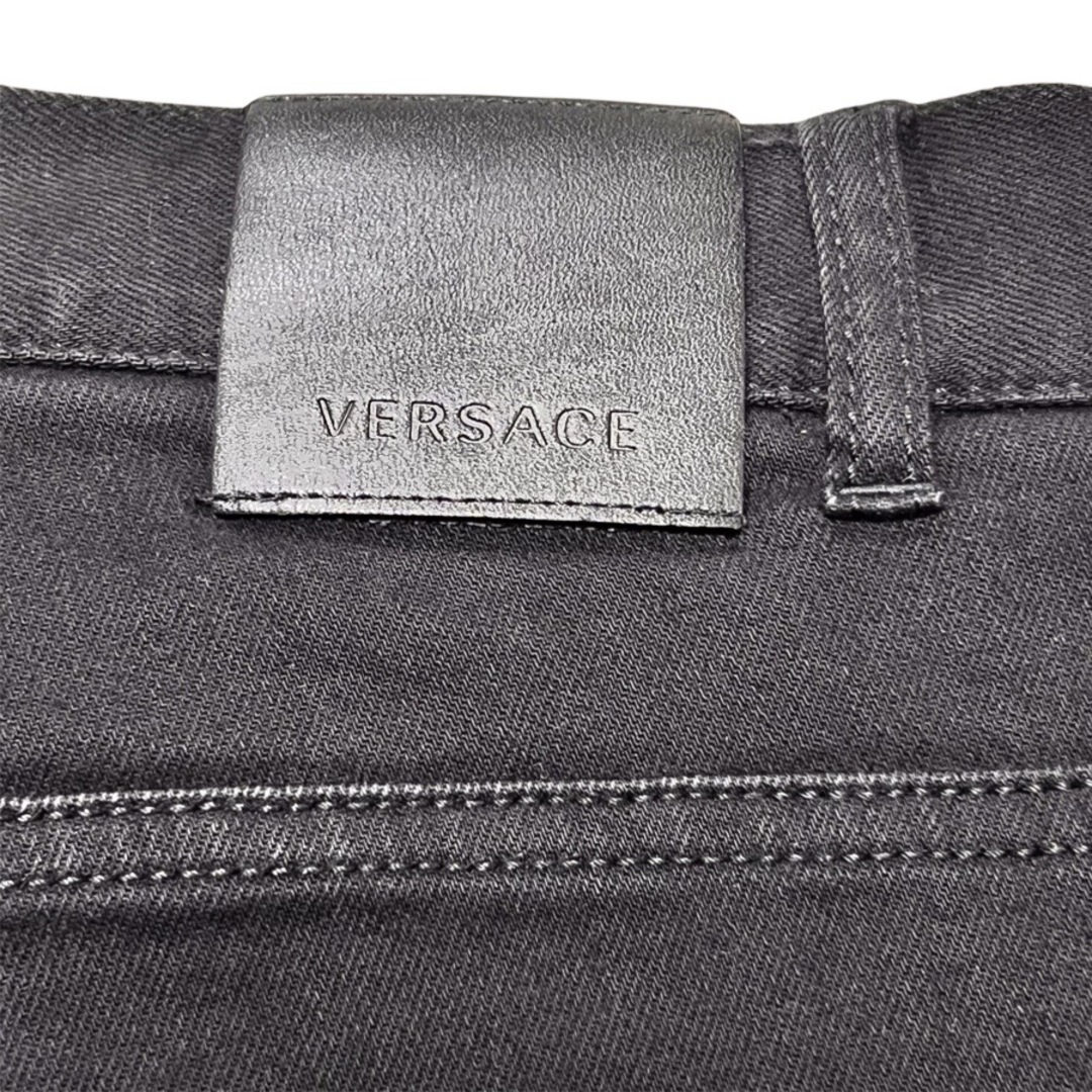 VERSACE(ヴェルサーチ)のVERSACE ヴェルサーチェ TAYLOR FIT メデューサ スタッズ ストレッチ コットン パンツ ブラック size 30 メンズ 正規品 メンズのパンツ(その他)の商品写真