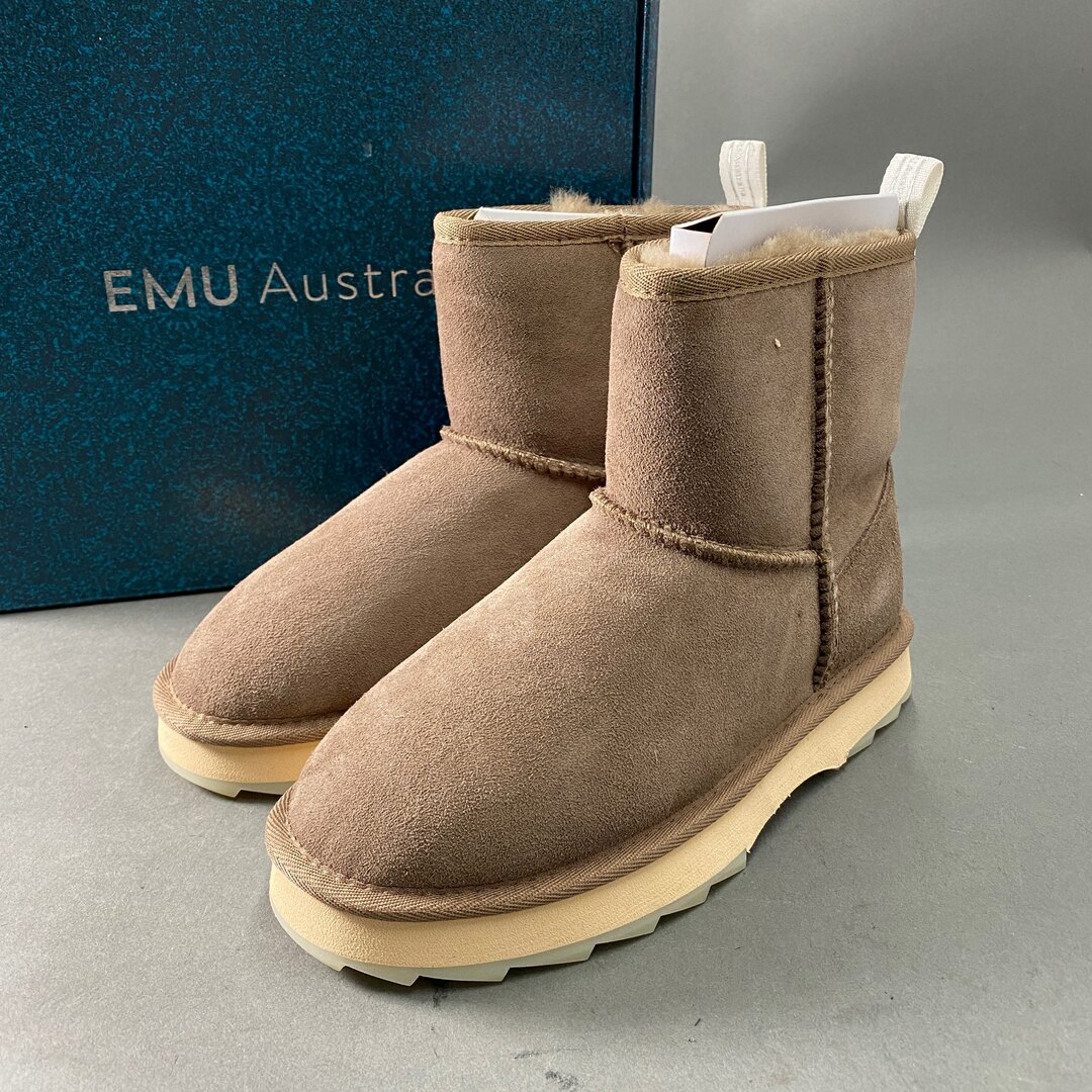 EMU(エミュー)の8a18 《未使用保管品》EMU Australia エミュ オーストラリア ムートンブーツ Sharky Mini W12434 24 ブラウン シープスキン レディースの靴/シューズ(ブーツ)の商品写真