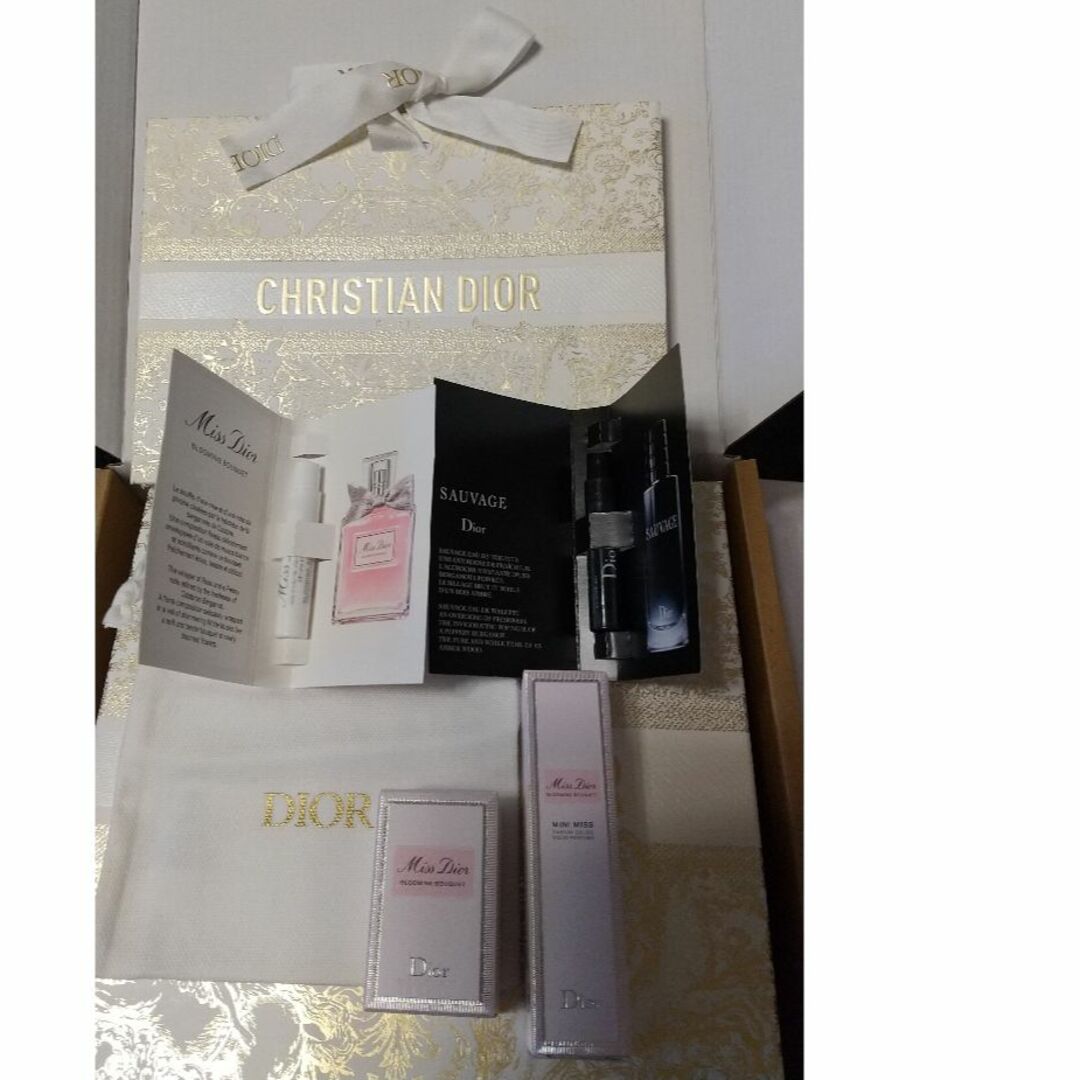 Christian Dior(クリスチャンディオール)の[新品未使用]ミスディオールブルーミングブーケ ミニ ミス  コスメ/美容の香水(香水(女性用))の商品写真