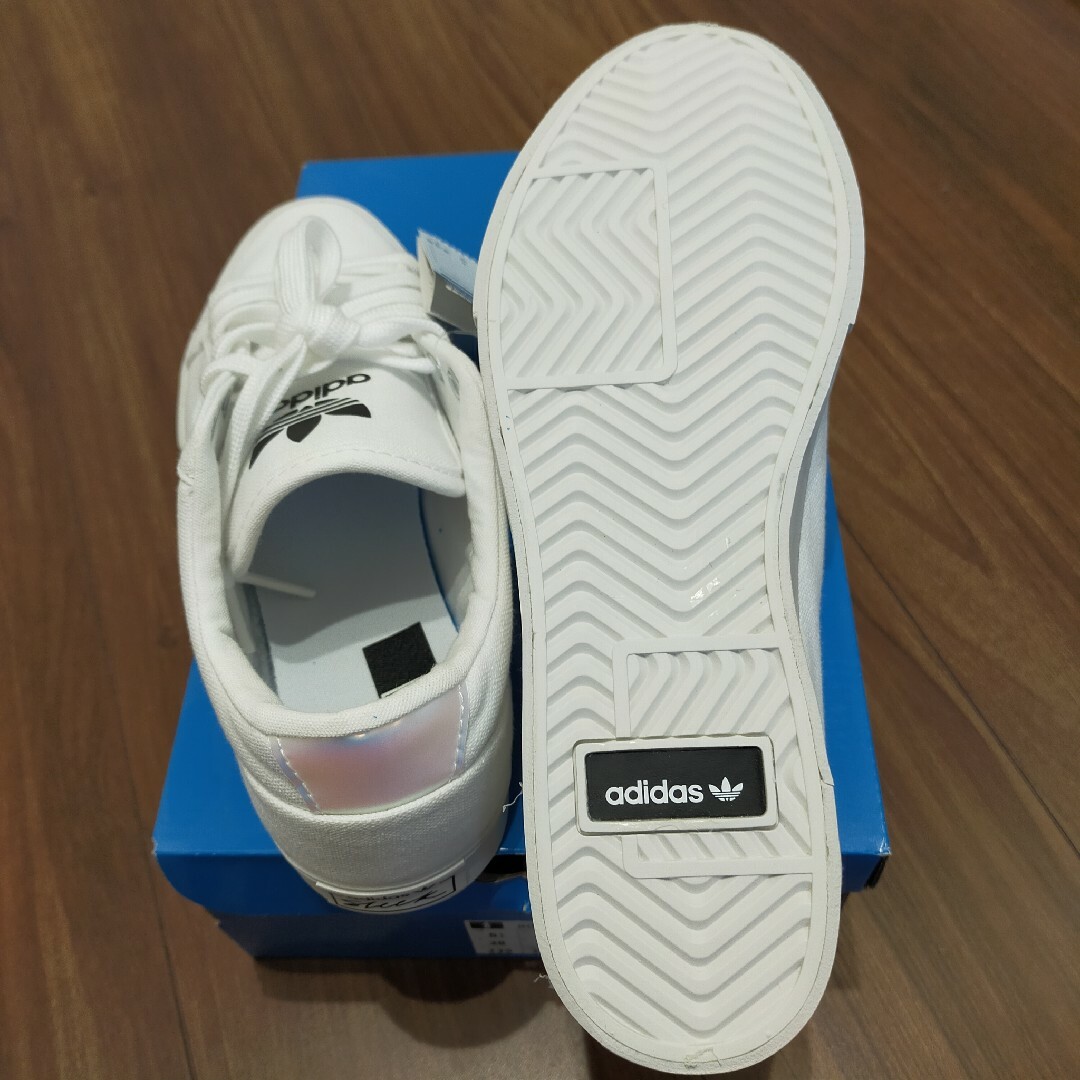 adidas(アディダス)のアディダス　スニーカー　23.5 レディースの靴/シューズ(スニーカー)の商品写真