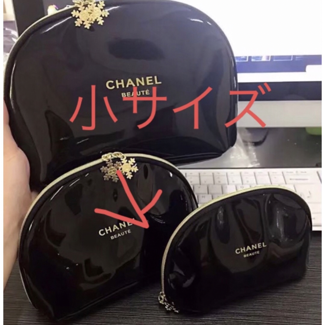 CHANEL(シャネル)のエナメルシャネル 化粧ポーチ シャネルノベルティ コスメポーチ　小 レディースのファッション小物(ポーチ)の商品写真