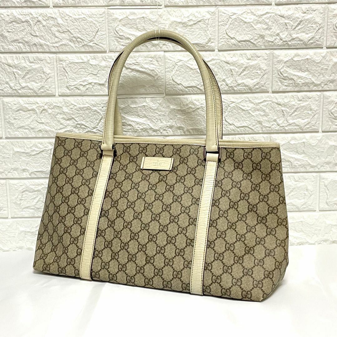 Gucci(グッチ)の★GUCCI★トートバッグ GG柄 ホワイト×ベージュ ♦A4サイズ・大容量♦ レディースのバッグ(トートバッグ)の商品写真