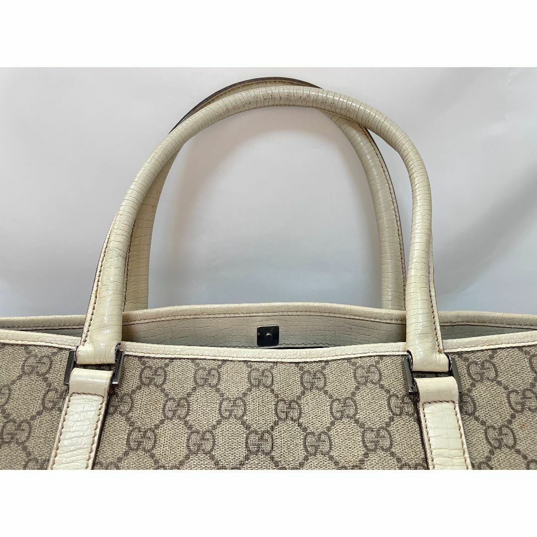 Gucci(グッチ)の★GUCCI★トートバッグ GG柄 ホワイト×ベージュ ♦A4サイズ・大容量♦ レディースのバッグ(トートバッグ)の商品写真