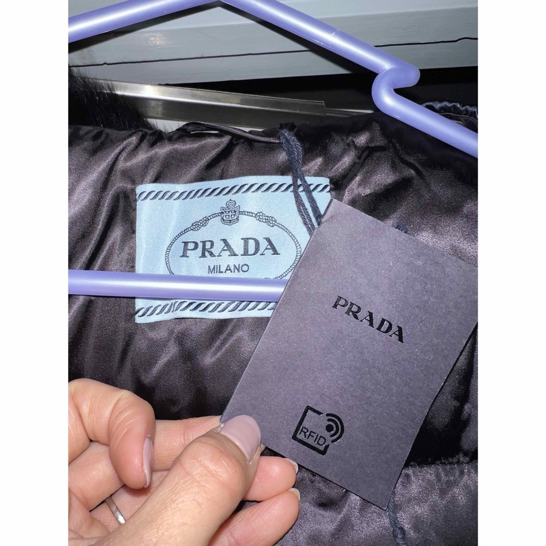 PRADA - 【新品タグ付き】プラダ ネイビーダウンの通販 by PRADA - 【新品タグ付き】プラダ ネイビーダウンの通販 by