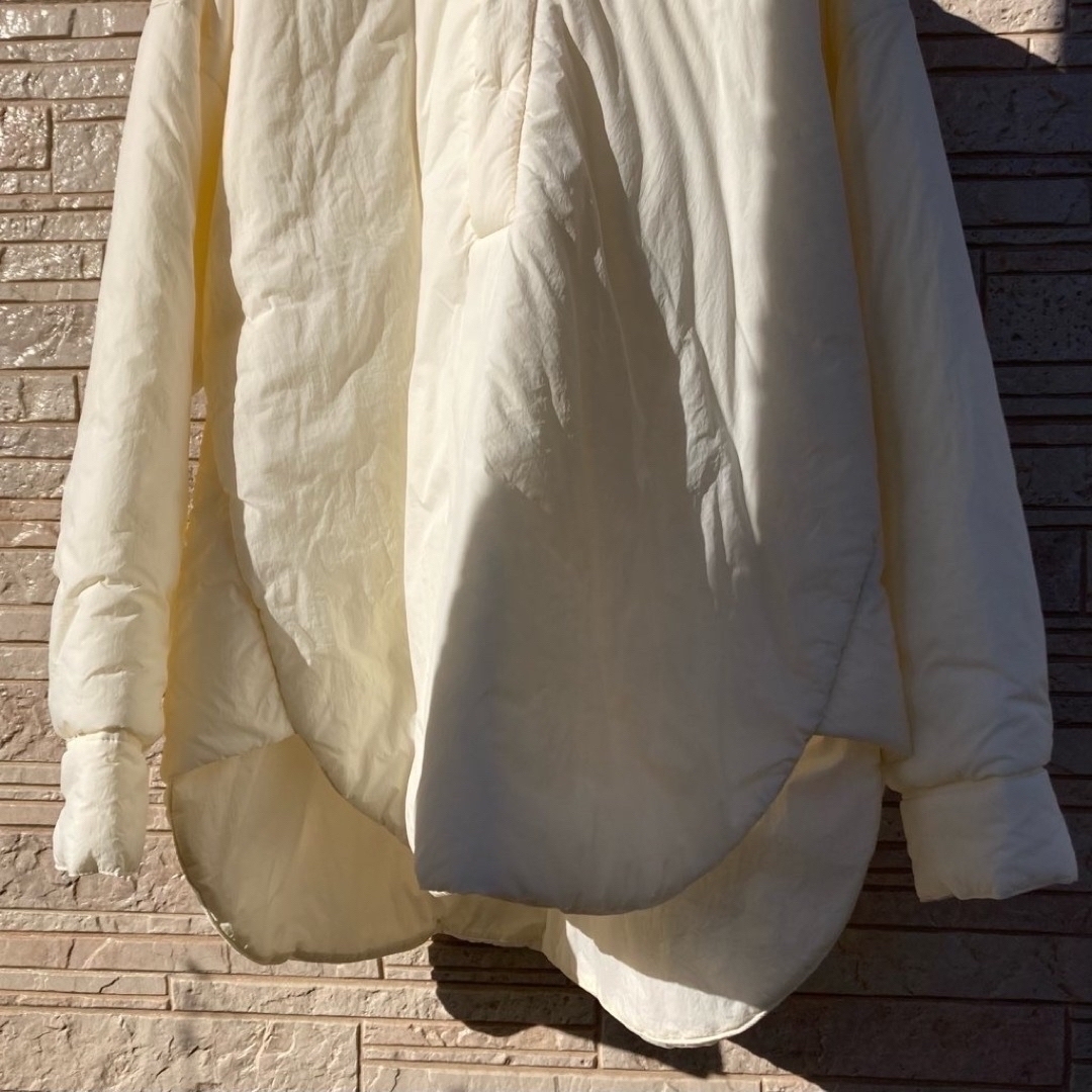 2021AW　SH_KI　中綿シャツジャケット　プルオーバー　オーバーサイズ　白 レディースのジャケット/アウター(その他)の商品写真