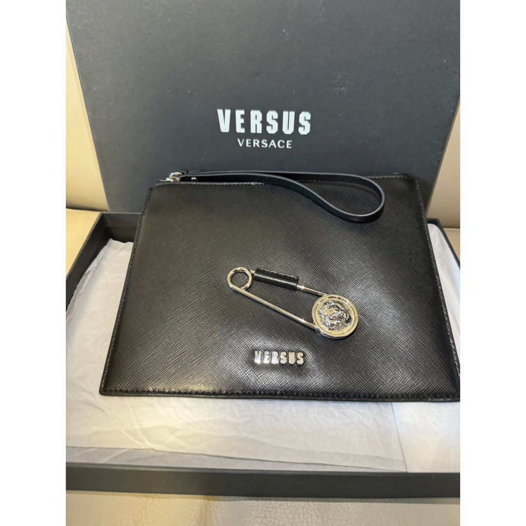 VERSACE(ヴェルサーチ)の★新古品☆送料込み★ VERSACE VERSUSハンドバッグ☆ レディースのバッグ(ハンドバッグ)の商品写真