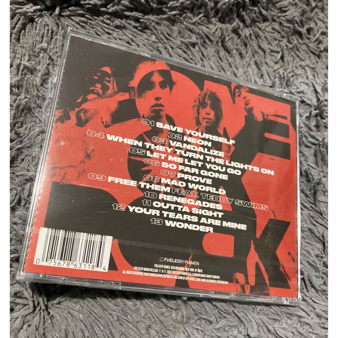 ONE OK ROCK(ワンオクロック)の新品「Luxury Disease」 ONE OK ROCK 輸入盤 ワンオク　 エンタメ/ホビーのCD(ポップス/ロック(邦楽))の商品写真