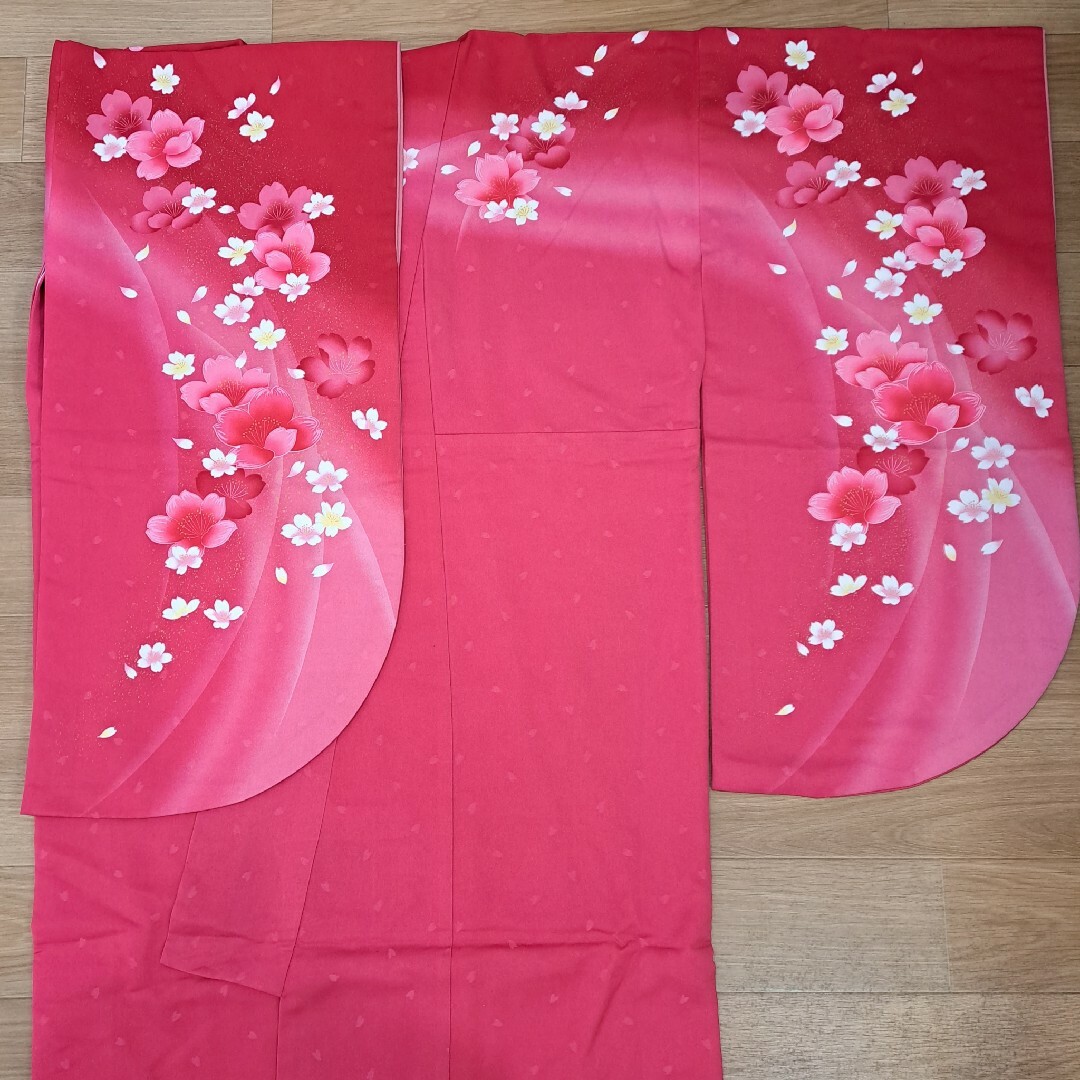 フルセット 卒業式に最適 赤ぼかし桜柄小振袖二尺袖と紺無地ぼかし袴 フルセット 卒業式に最適 赤ぼかし桜柄小振袖二尺袖と紺無地ぼかし袴