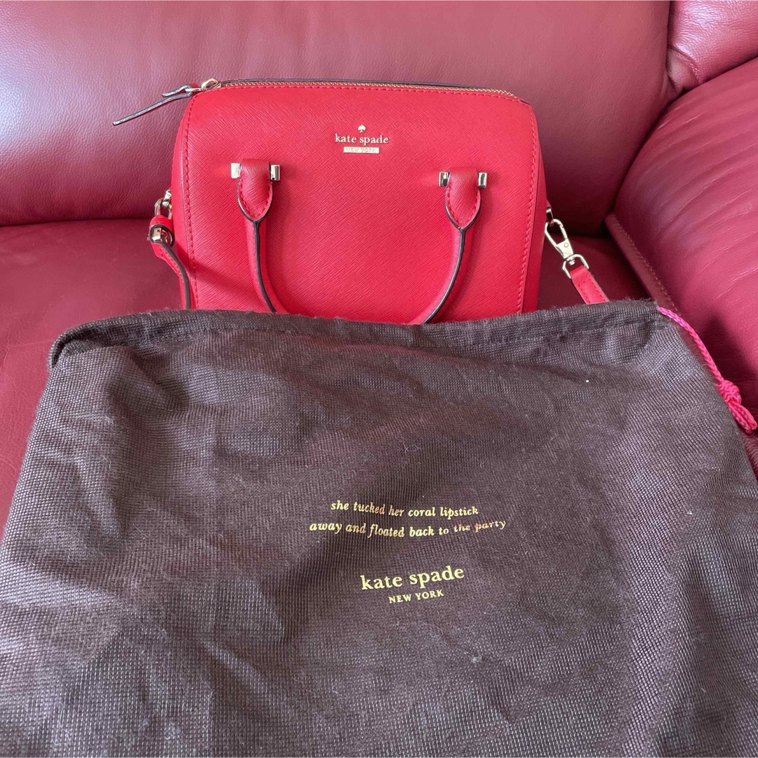 kate spade new york(ケイトスペードニューヨーク)のほぼ未使用☆katespade赤バッグ　袋付き レディースのバッグ(ショルダーバッグ)の商品写真