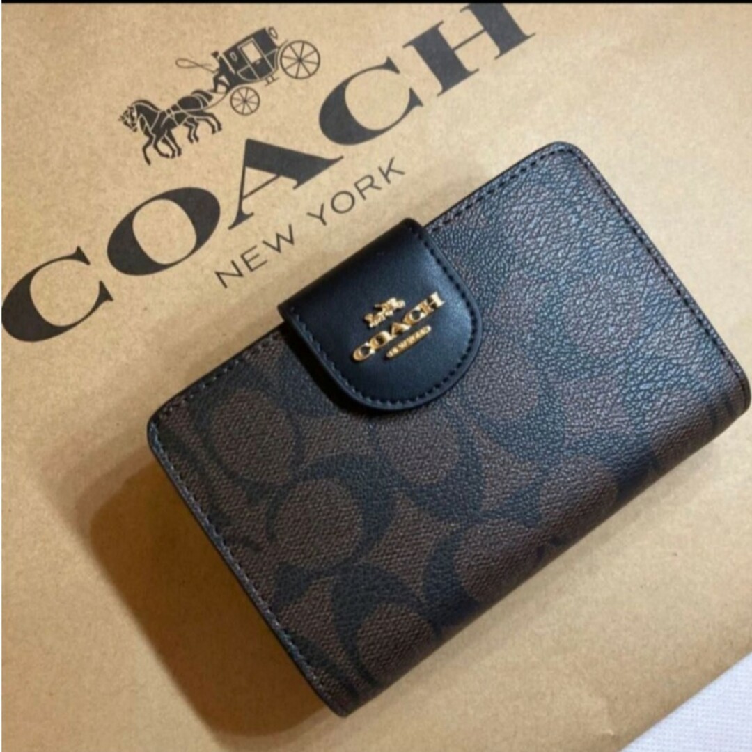 新品　COACH　二つ折り財布　小銭入れ有　シグネチャー　ダークブラウンレディース