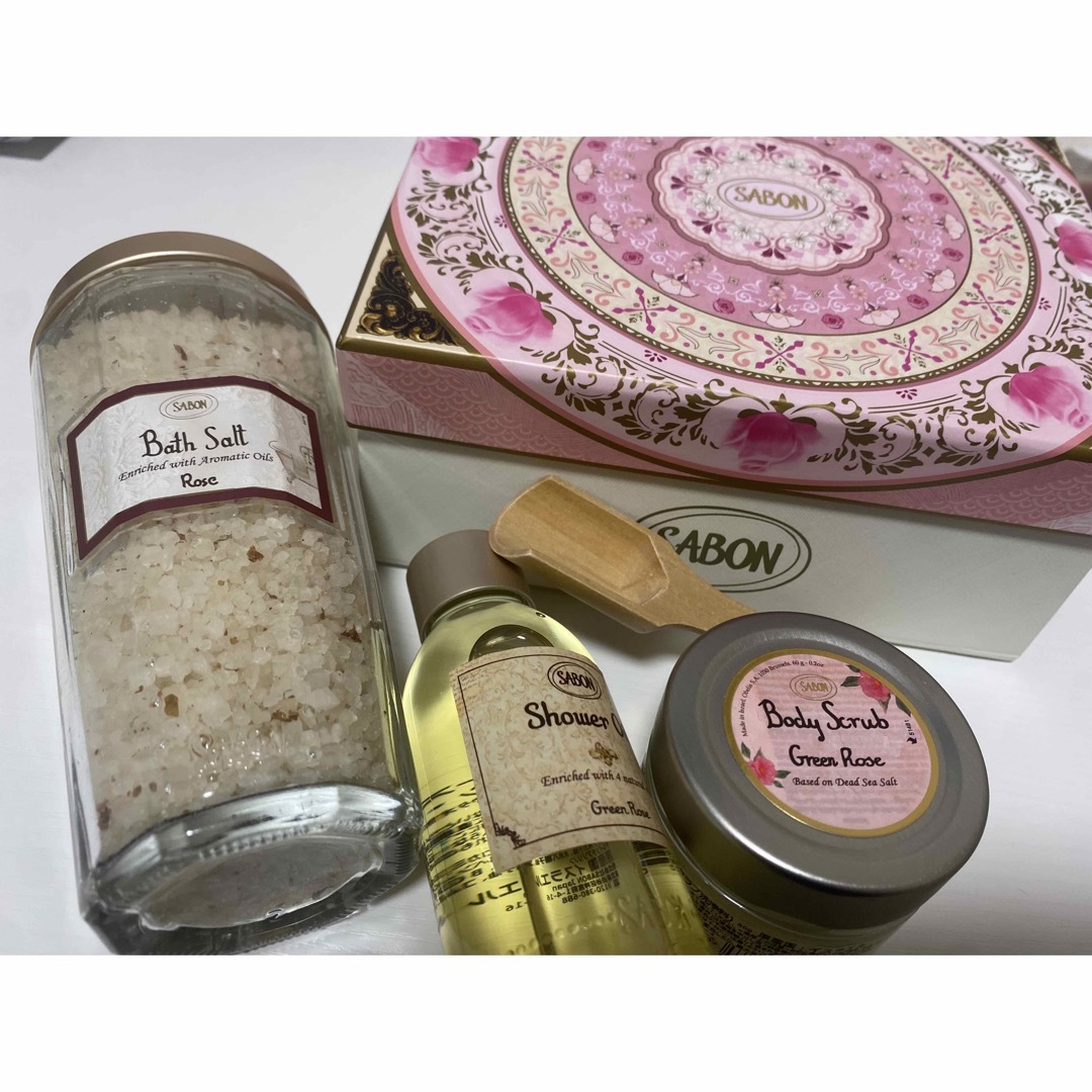 SABON(サボン)のSABON ギフトボックス ボディスクラブ シャワーオイル バスソルト サボン コスメ/美容のボディケア(バスグッズ)の商品写真