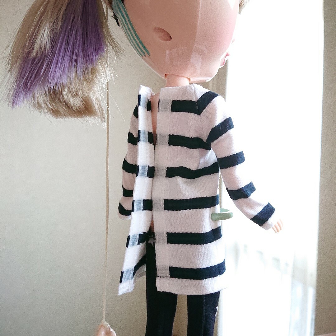 Takara Tomy(タカラトミー)の【ハンドメイド】22cmドール アウトフィット ラウンドネック ボーダーワンピ ハンドメイドのぬいぐるみ/人形(人形)の商品写真