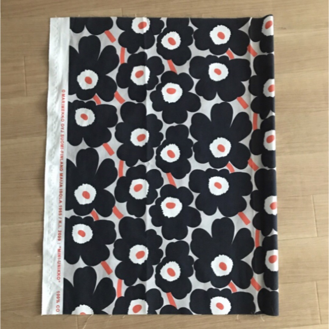 marimekko(マリメッコ)のマリメッコ  生地　　53cm×76cm  ハンドメイドの素材/材料(生地/糸)の商品写真