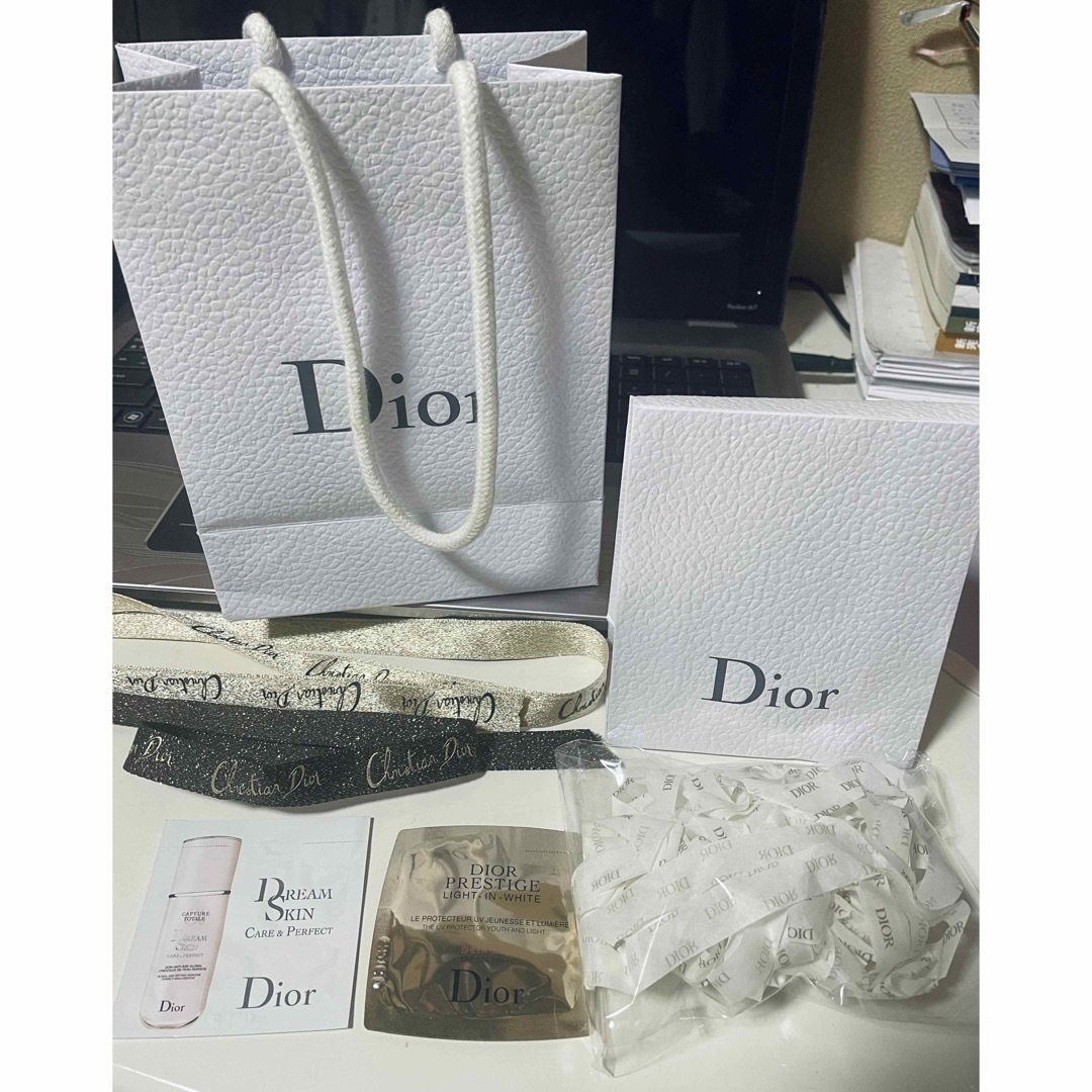 Dior(ディオール)のDior ディオール 紙袋 ギフト プレゼント ラッピング ショッパー　リボン レディースのバッグ(ショップ袋)の商品写真