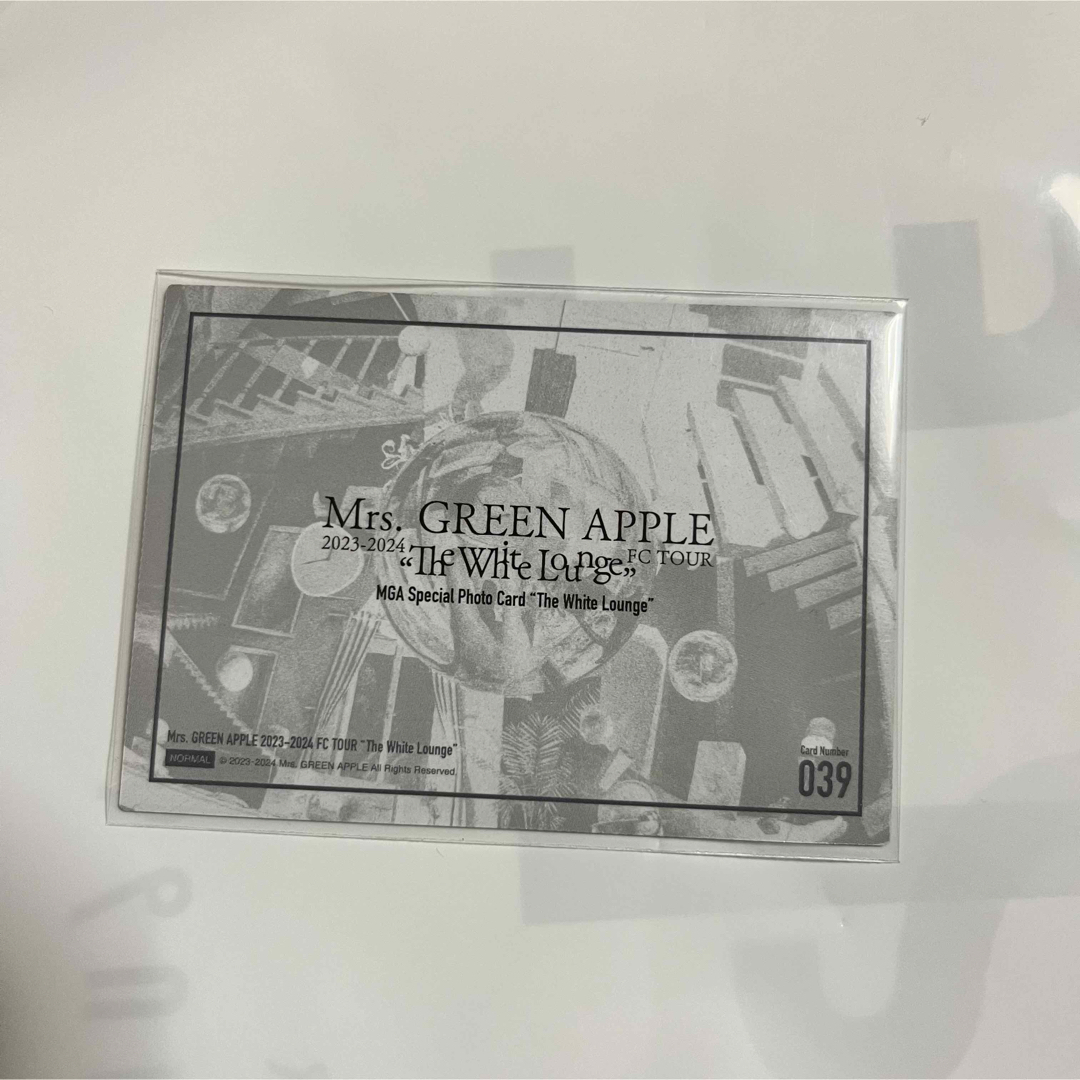 UNIVERSAL ENTERTAINMENT(ユニバーサルエンターテインメント)のMrs. GREEN APPLE フォトカード エンタメ/ホビーのタレントグッズ(ミュージシャン)の商品写真