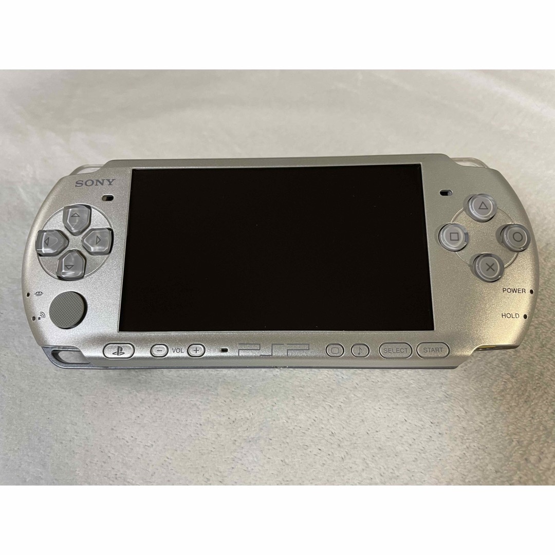 PlayStation Portable(プレイステーションポータブル)の☆良品☆ PSP-3000  ミスティックシルバー エンタメ/ホビーのゲームソフト/ゲーム機本体(携帯用ゲーム機本体)の商品写真