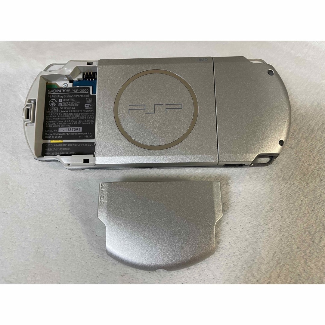 PlayStation Portable(プレイステーションポータブル)の☆良品☆ PSP-3000  ミスティックシルバー エンタメ/ホビーのゲームソフト/ゲーム機本体(携帯用ゲーム機本体)の商品写真