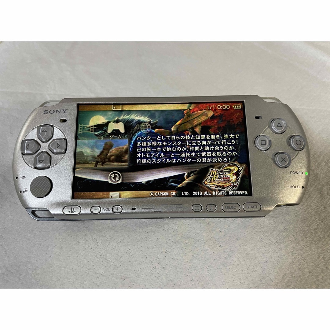 PlayStation Portable(プレイステーションポータブル)の☆良品☆ PSP-3000  ミスティックシルバー エンタメ/ホビーのゲームソフト/ゲーム機本体(携帯用ゲーム機本体)の商品写真