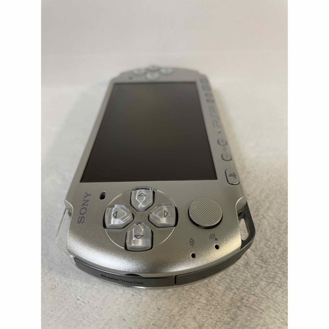 PlayStation Portable(プレイステーションポータブル)の☆良品☆ PSP-3000  ミスティックシルバー エンタメ/ホビーのゲームソフト/ゲーム機本体(携帯用ゲーム機本体)の商品写真