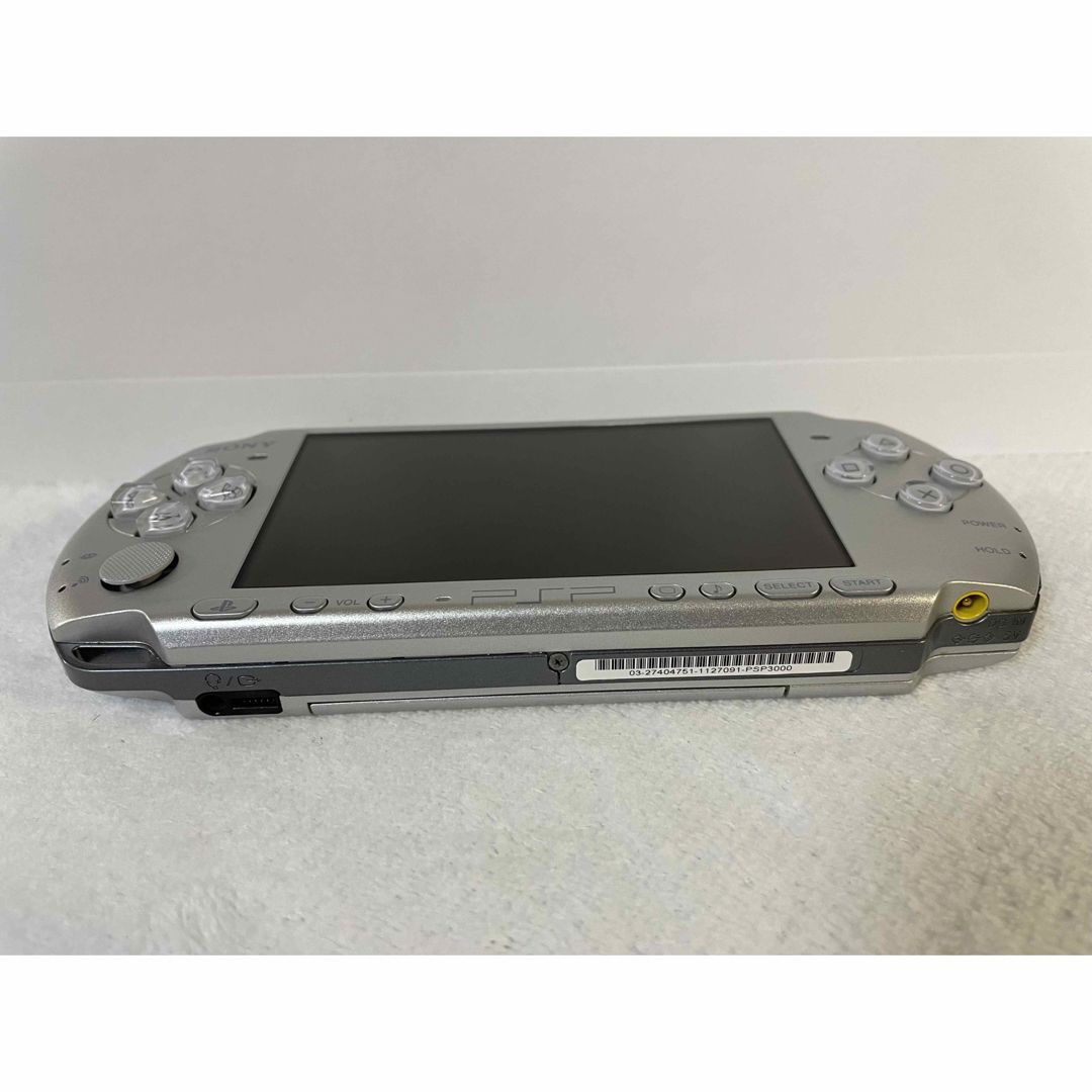 PlayStation Portable(プレイステーションポータブル)の☆良品☆ PSP-3000  ミスティックシルバー エンタメ/ホビーのゲームソフト/ゲーム機本体(携帯用ゲーム機本体)の商品写真