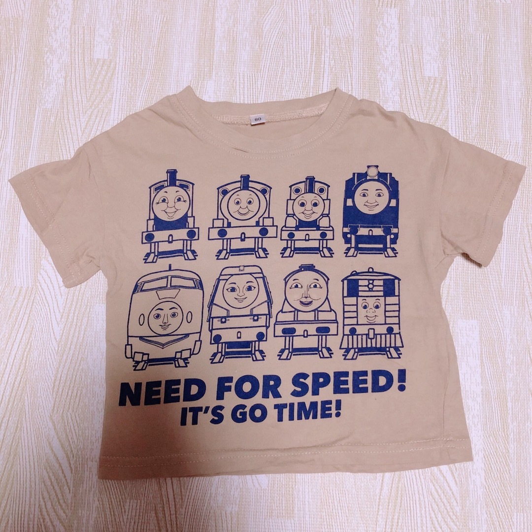 ベージュ トーマス ベビー服 半袖 tシャツ 80 訳あり キッズ/ベビー/マタニティのベビー服(~85cm)(Ｔシャツ)の商品写真