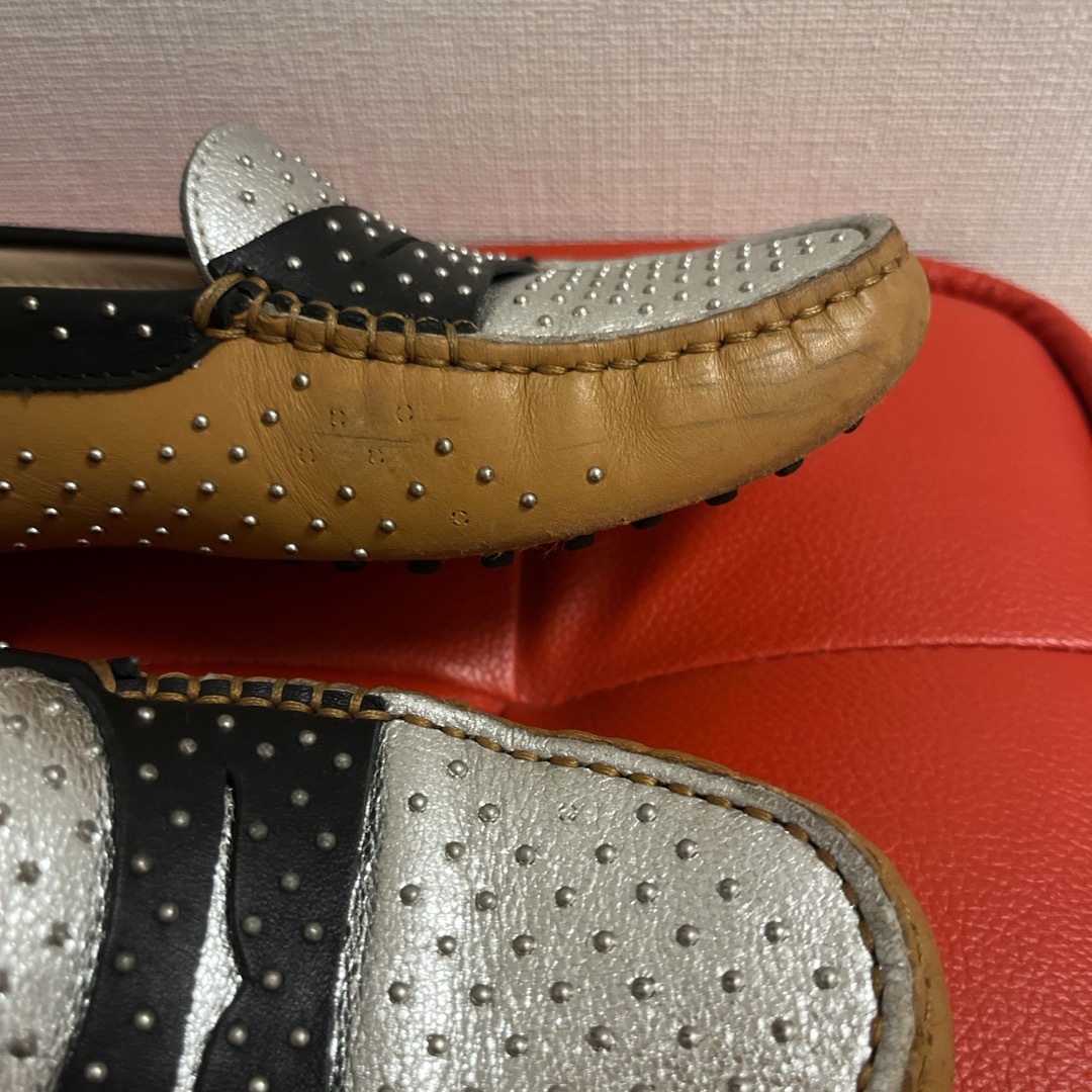 TOD'S(トッズ)のトッズ　ドライビングシューズ　スタッズ レディースの靴/シューズ(ローファー/革靴)の商品写真