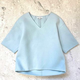 マディソンブルー(MADISONBLUE)の【マディソンブルー】美品 ウール 半袖 Vネック トップス 水色 ブルー(ニット/セーター)