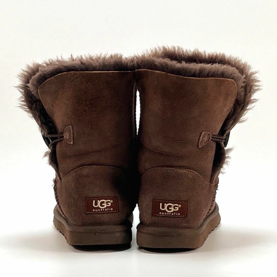 UGG(アグ)のUGG アグ ベイリーボタン 2way 5803 ムートンブーツ 23cm レディースの靴/シューズ(ブーツ)の商品写真