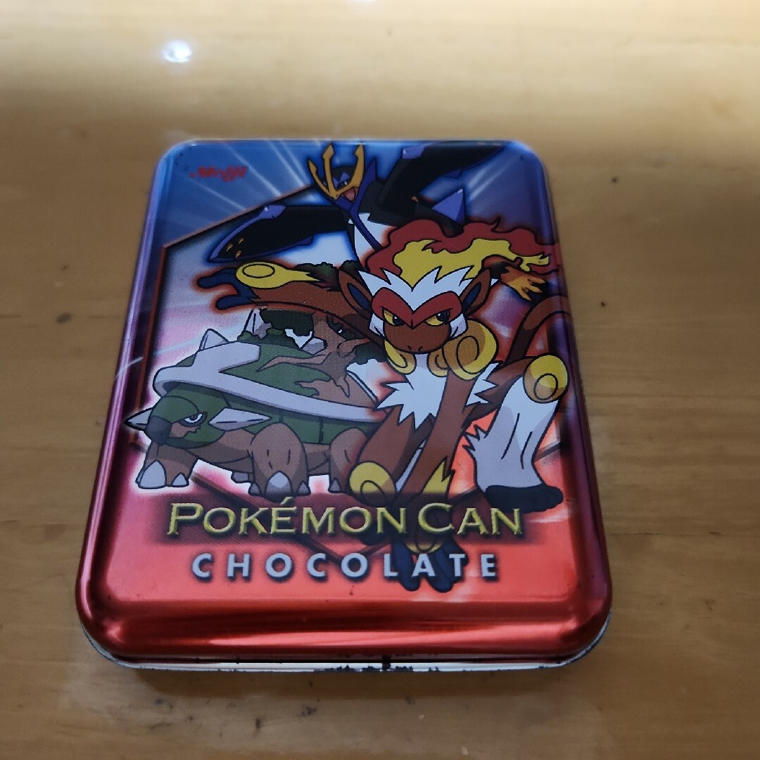 ポケモン(ポケモン)のポケモン缶 チョコレート 空き缶 赤(レッド) エンタメ/ホビーのおもちゃ/ぬいぐるみ(キャラクターグッズ)の商品写真