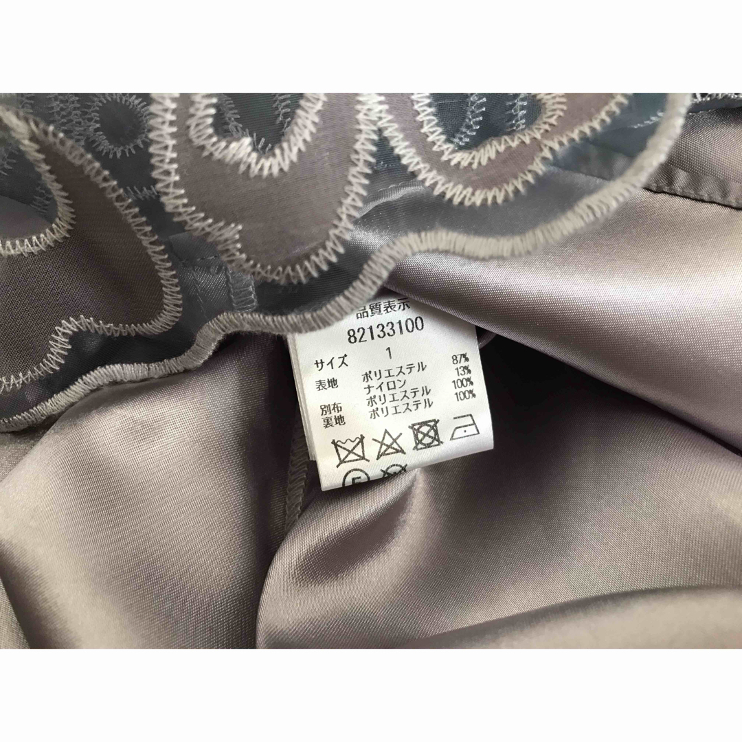 Rirandture(リランドチュール)のリランドチュール　オーガン重ね刺繍フレアスカート　フラワーレース　ブルーグレー1 レディースのスカート(ロングスカート)の商品写真