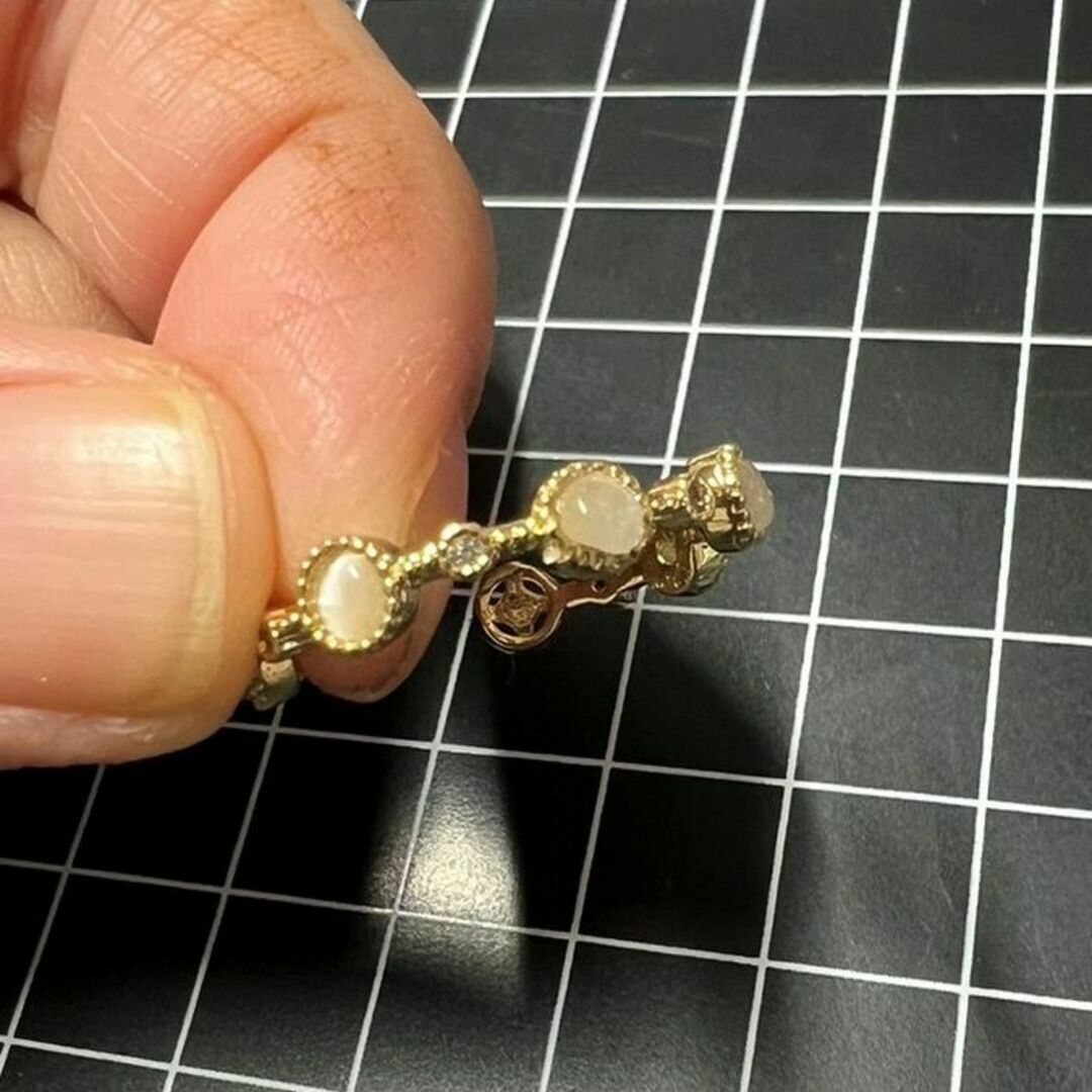 A579 匿名配送 ラウンドオパールリング ゴールド 14K フリーサイズ レディースのアクセサリー(リング(指輪))の商品写真