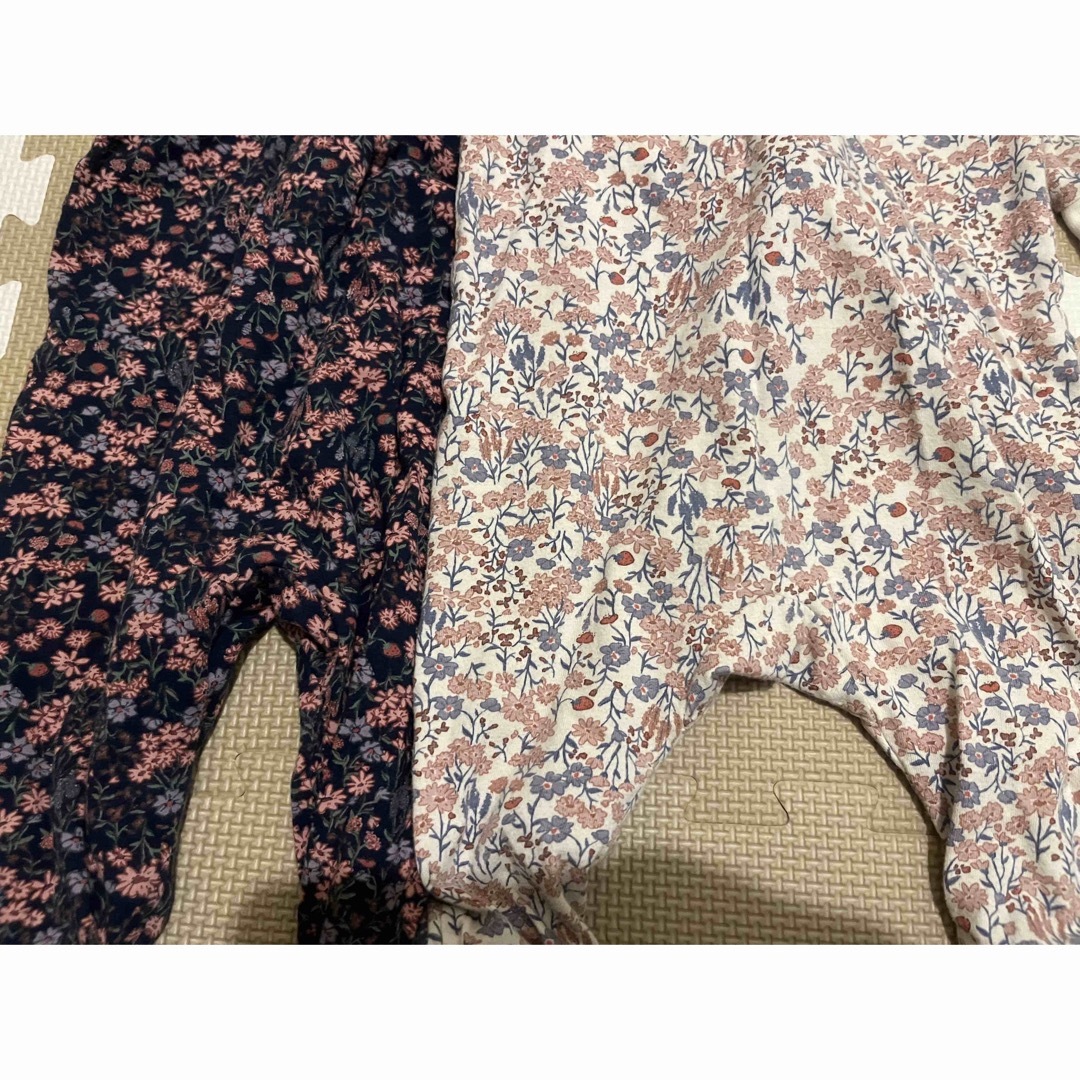 H&M(エイチアンドエム)のいちご花柄ベビーパジャマ キッズ/ベビー/マタニティのベビー服(~85cm)(ロンパース)の商品写真